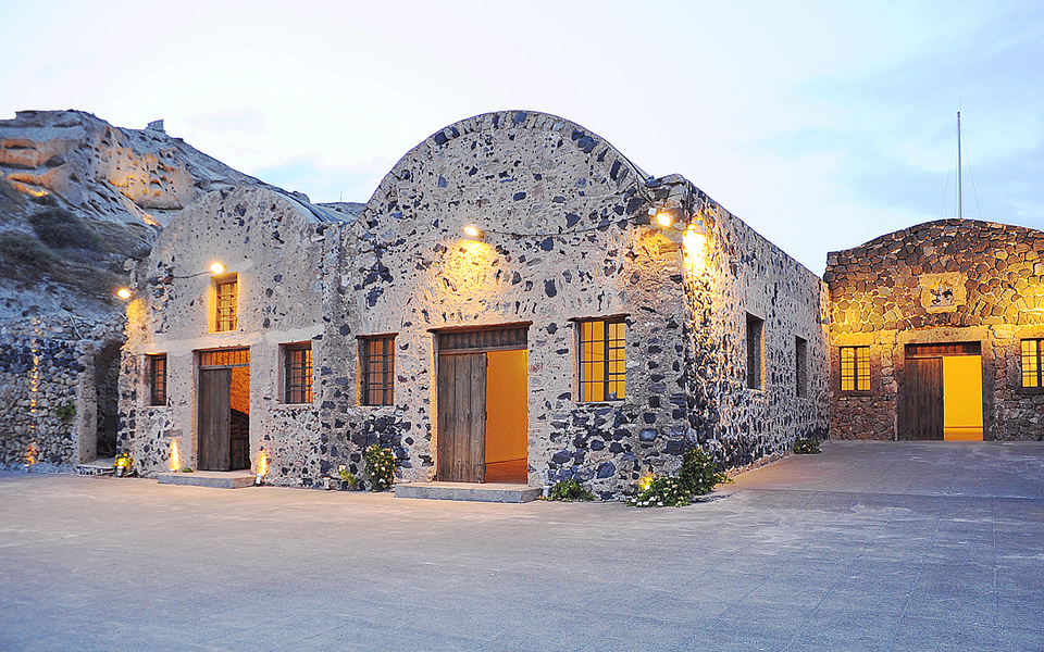 θέατρο-και-μουσική-σε-ένα-εργοστάσιο-τ-2087382