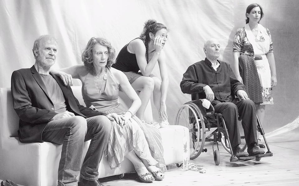 η-μικρογραφία-μιας-ελληνικής-οικογέν-2089030