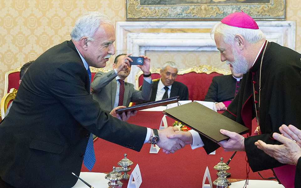 ιστορική-συμφωνία-βατικανού-με-το-κρ-2090321