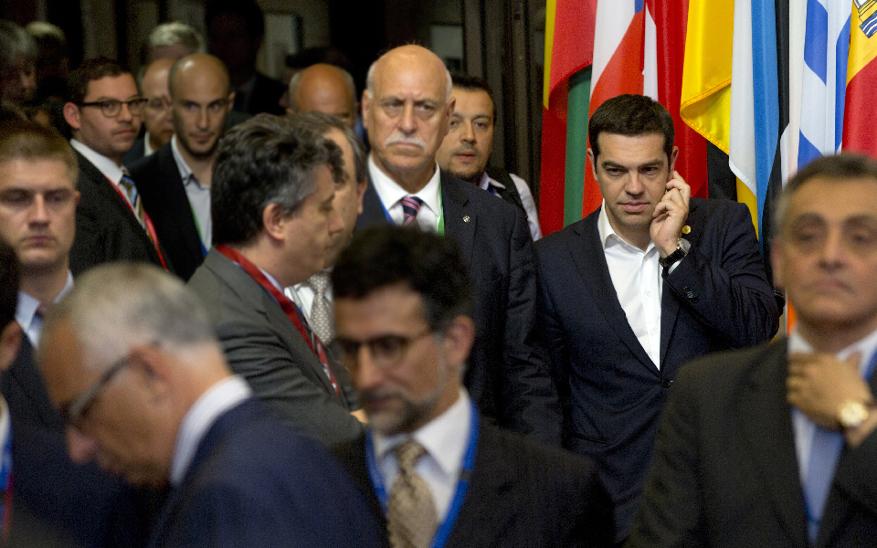 πίσω-από-τα-χαμόγελα-των-ηγετών-σκληρή-2090185