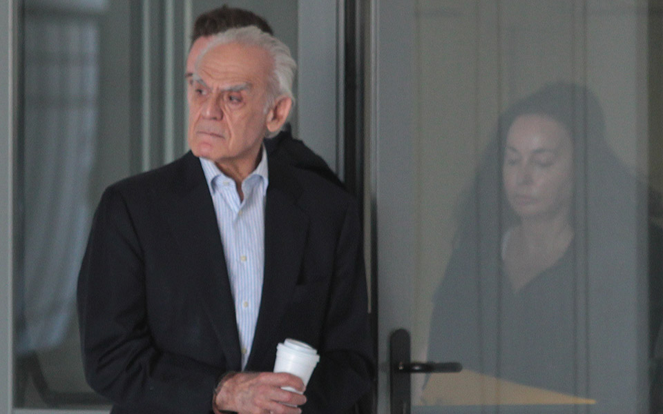 καταθέτουν-στους-ελβετούς-η-πρώην-και-2087404