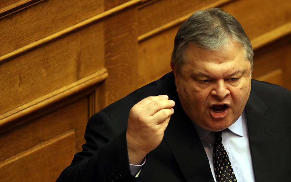 βενιζέλος-ο-τσίπρας-ζητεί-μνημόνιο-3-2090991