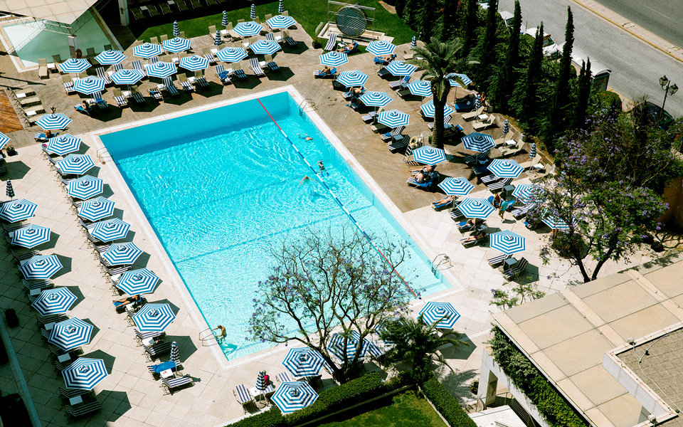 πισίνα-hilton-βουτιές-στο-κέντρο-της-αθήνας-2087008