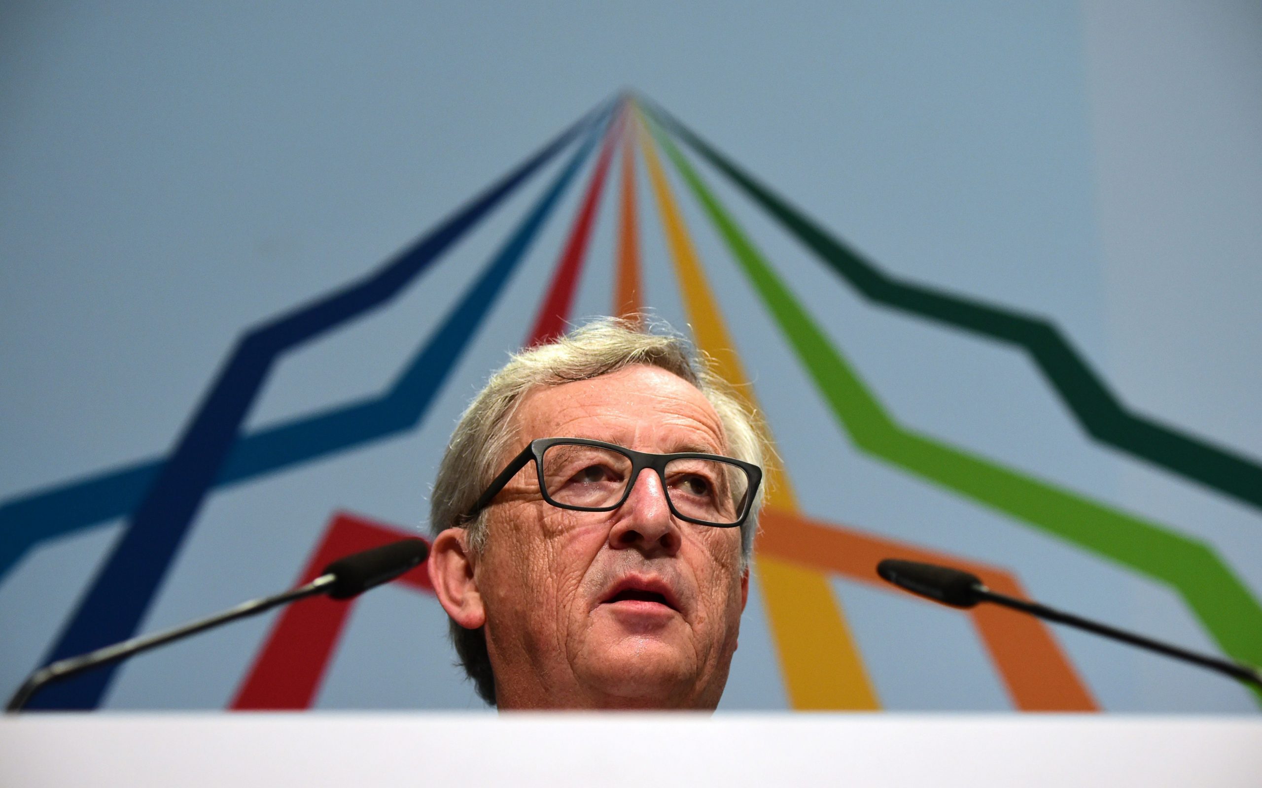 ο-γιουνκέρ-επιπλήττει-τον-τσίπρα-ζητά-2086964