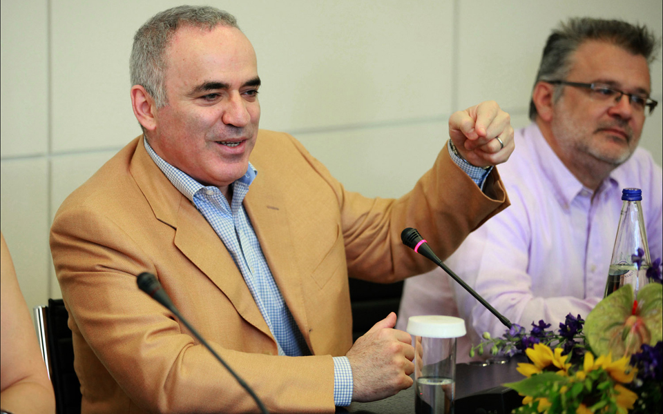 κασπάροφ-ο-πούτιν-εκμεταλλεύεται-τι-2089810