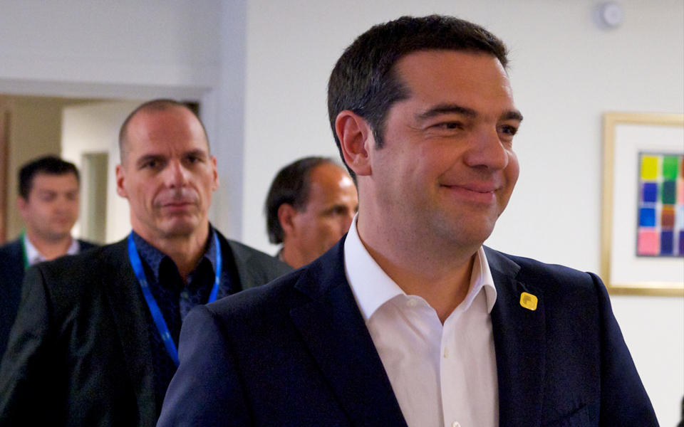 μόνος-στο-μαξίμου-2089686