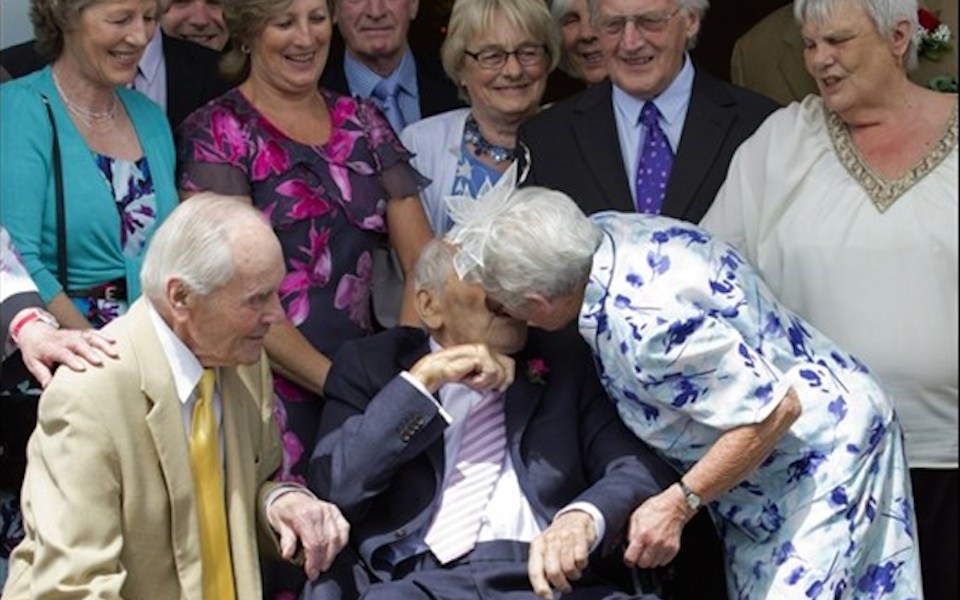 νεόνυμφοι-συνολικής-ηλικίας-194-κατέρρι-2088143