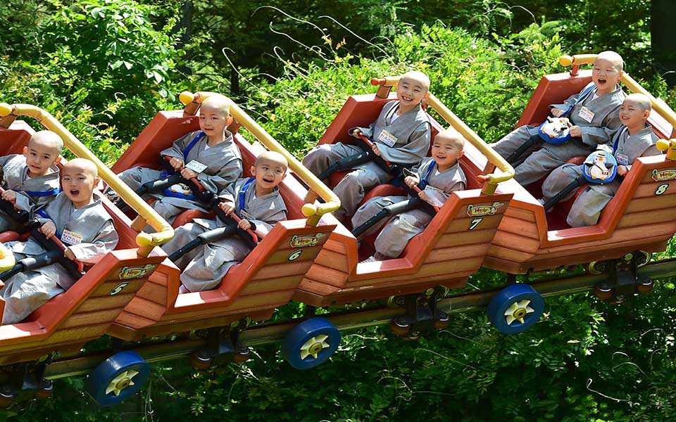 μικροί-βουδιστές-μοναχοί-2089104