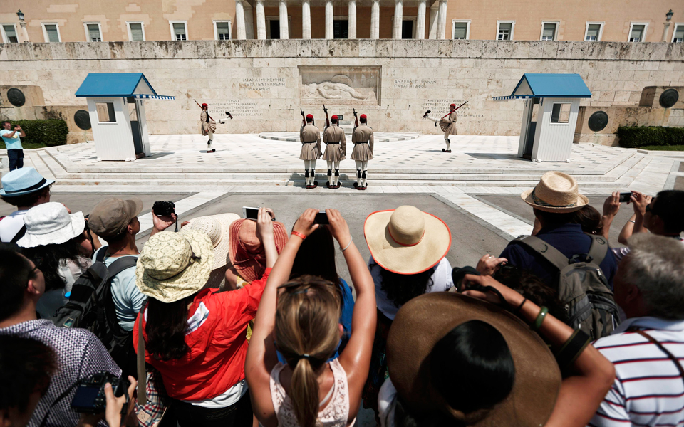 χιλιάδες-παράνομα-καταλύματα-στην-αθ-2087849