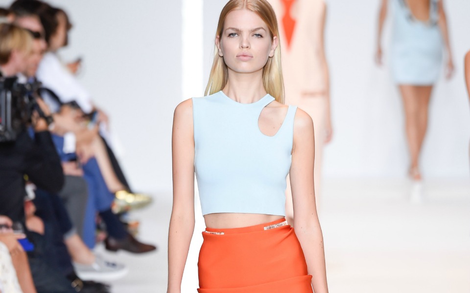 ψηλόμεση-φούστα-πως-θα-την-συνδυάσετε-2090801