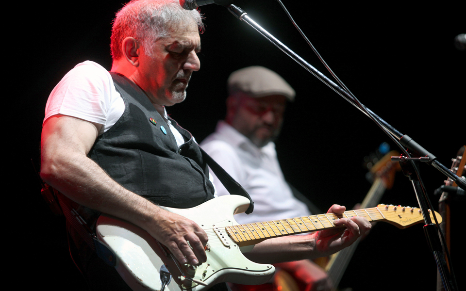 η-άχαρη-εξήγηση-ενός-τραγουδιού-2086140