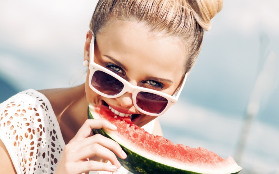 6-τροφές-που-καταπολεμούν-το-λίπος-στην-2087267