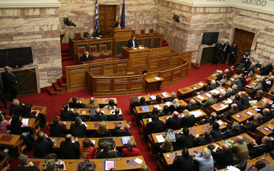 χαμηλό-βαρομετρικό-στο-εσωτερικό-του-2089604