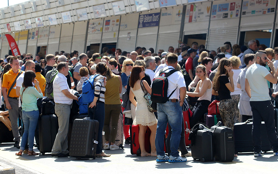 ανεκόπη-η-αύξηση-στις-κρατήσεις-τουρι-2090940