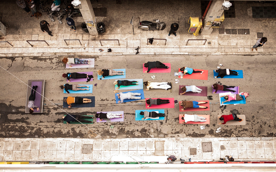 το-ρομάντσο-σώζει-την-πλατεία-θεάτρ-2087357