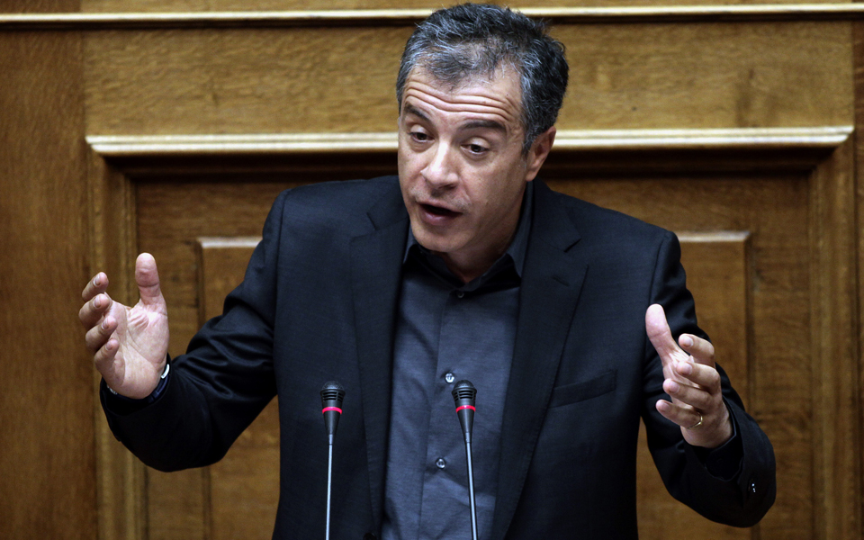 στ-θεοδωράκης-δεν-θα-γίνουμε-ζητιάνο-2090819