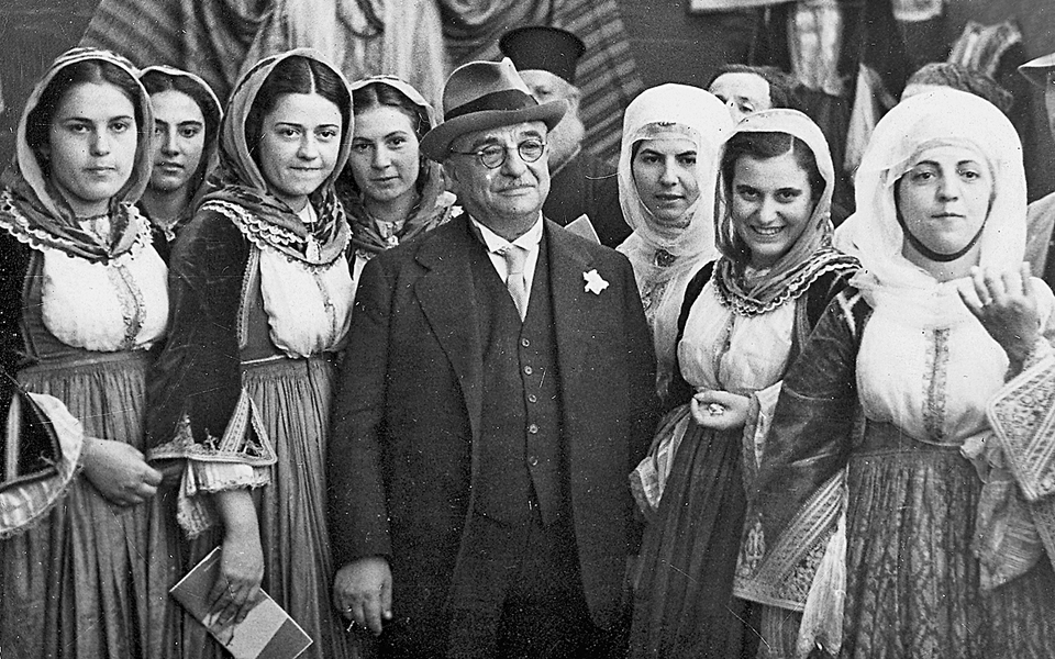 ο-μεταξάς-τα-ψαλιδισμένα-έρκερ-και-ο-2095537