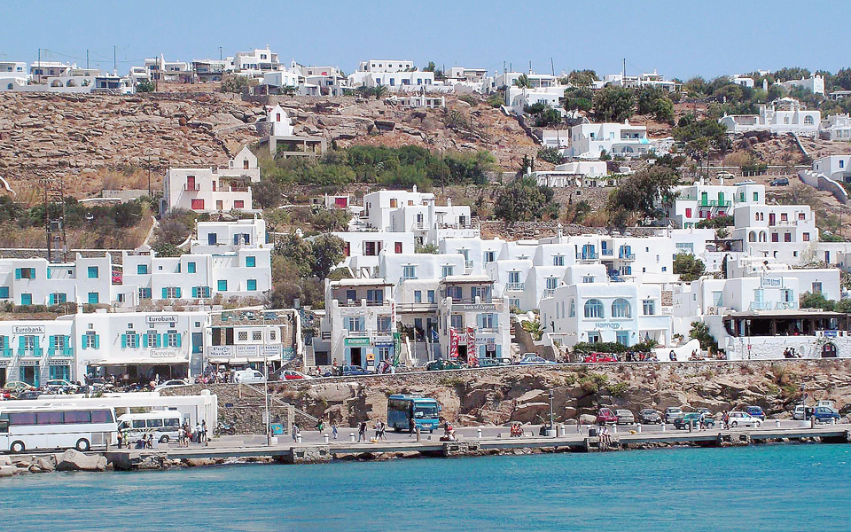 μειώθηκαν-3-οι-τιμές-στα-εξοχικά-στις-κυ-2093986