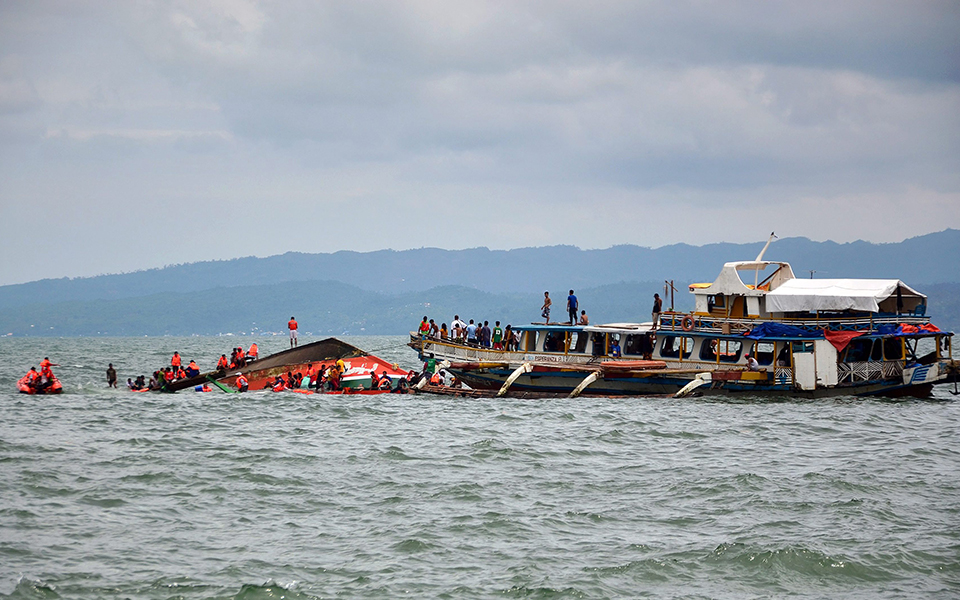 ναυάγιο-με-δεκάδες-νεκρούς-στις-φιλιπ-2091356