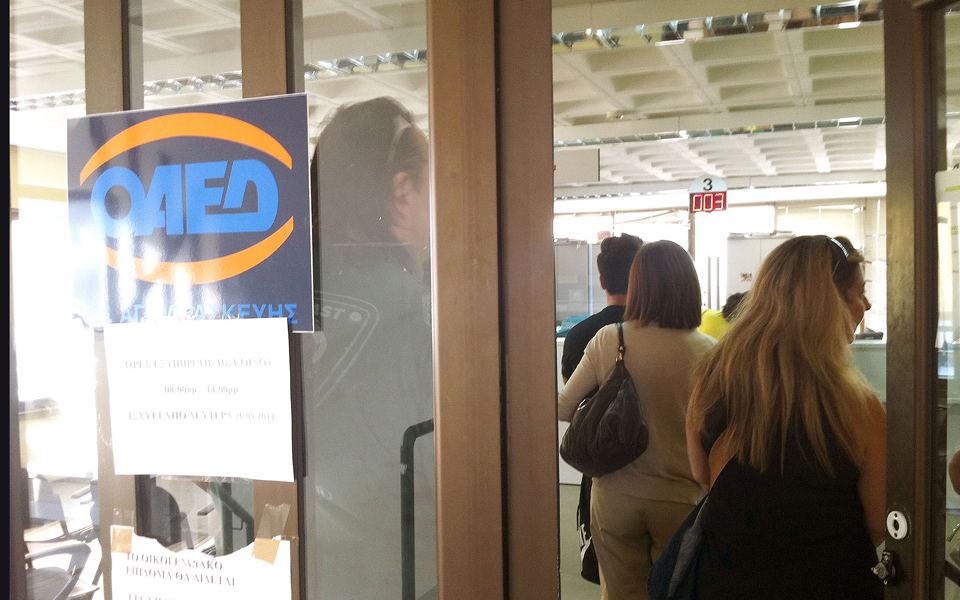 αύξηση-ανεργίας-παρά-τη-μείωση-των-μισ-2092551