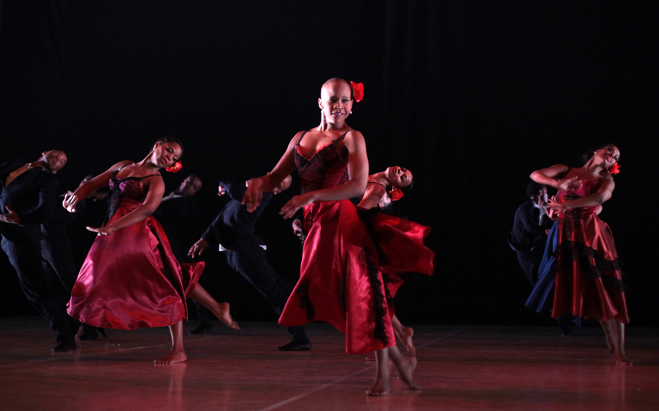 συνύπαρξη-δύο-ηπείρων-σε-μια-παθιασμέ-2094257