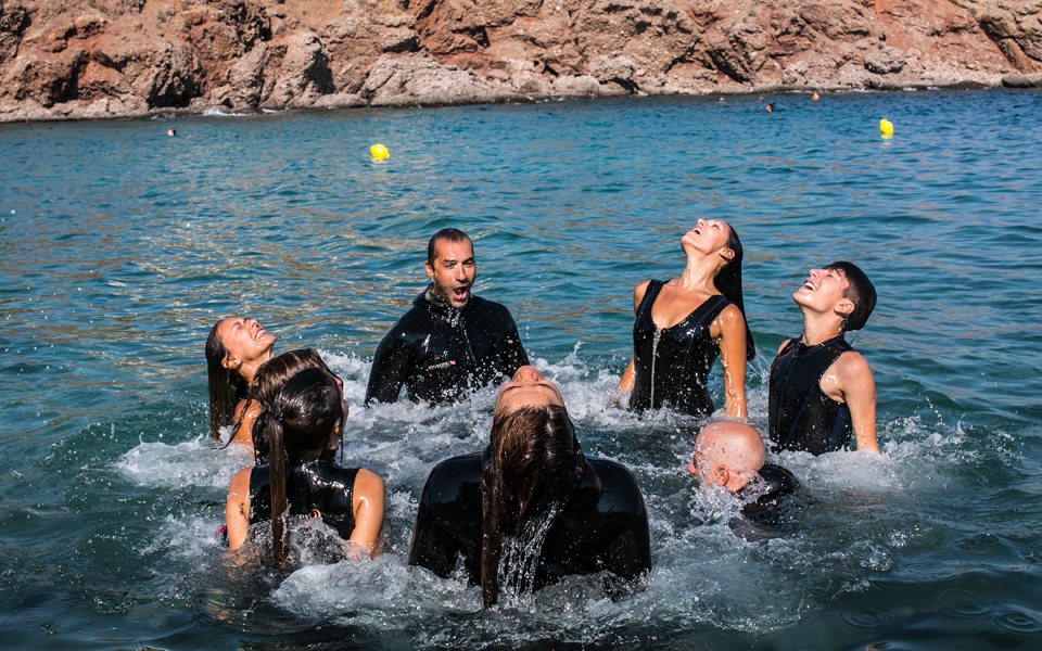 ανάσες-χορού-σε-θαλασσινό-νερό-2095526