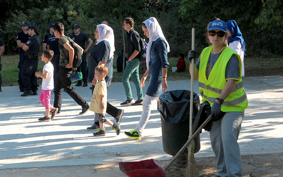 κκε-αμεση-λύση-για-τους-μετανάστες-στο-2095594