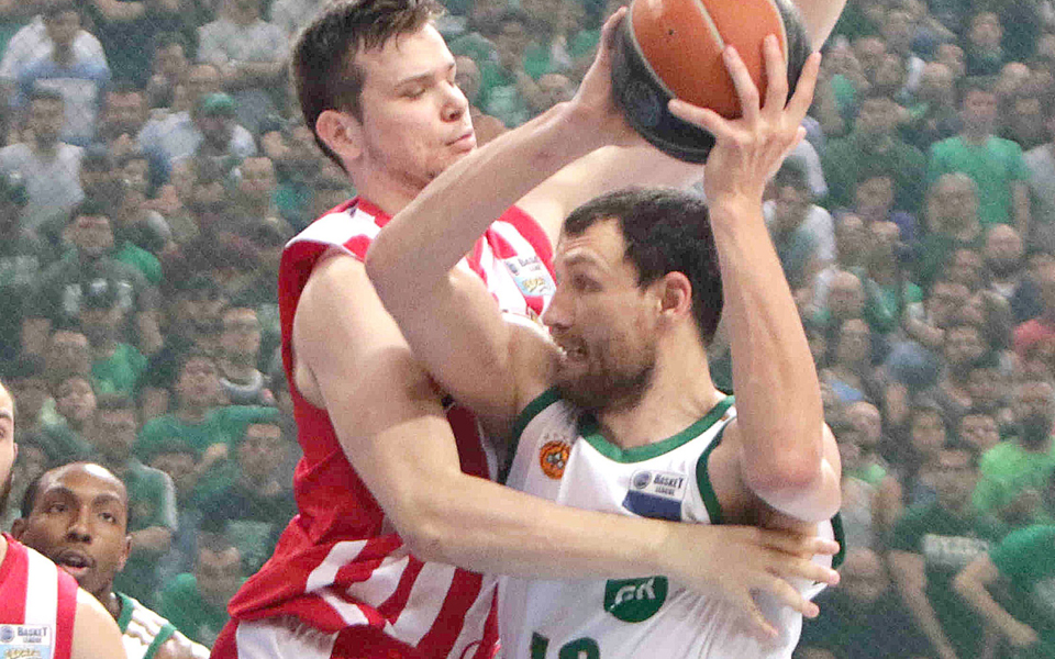 προσεκτικά-βήματα-στο-μπάσκετ-2092249