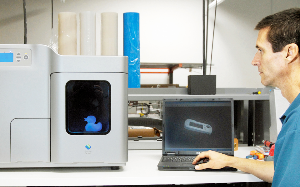 ρομπότ-προσομοιάζει-σε-άνθρωπο-βάσει-2092837