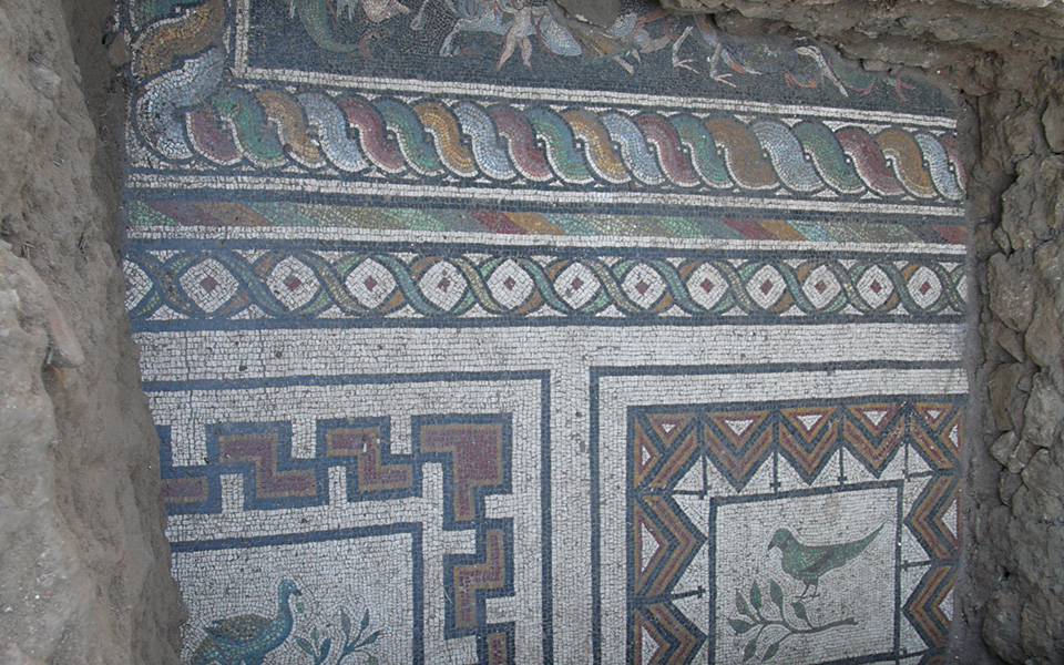 ενα-λουτρό-με-υψηλής-αισθητικής-ψηφιδ-2095681