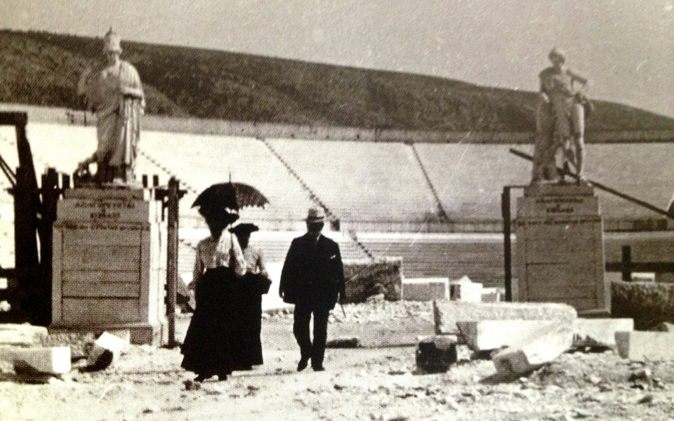 τα-βλέμματα-των-αθηναίων-1855-1960-2092662