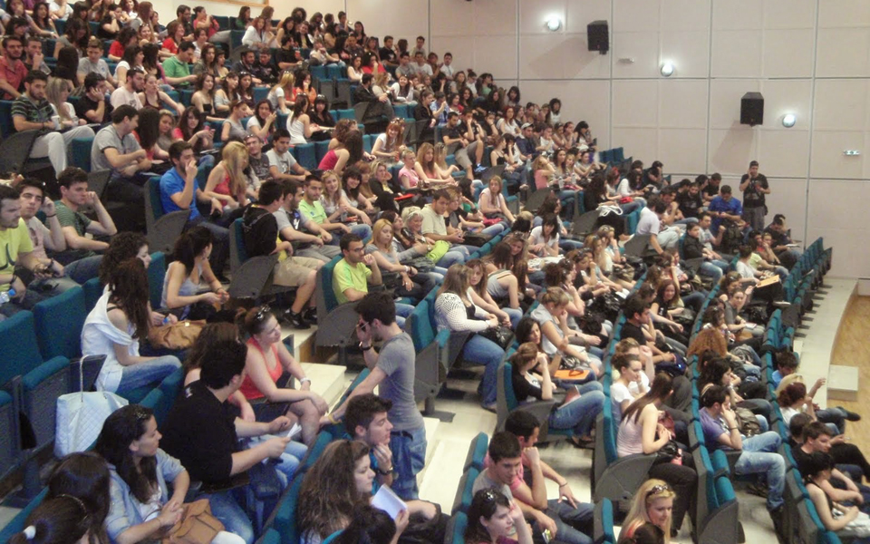 κομματικά-μηνύματα-πίσω-από-την-κατάθ-2094543