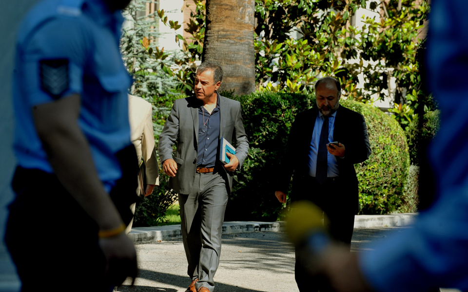 στ-θεοδωρακης-συμφωνία-ή-προδοσία-2092202