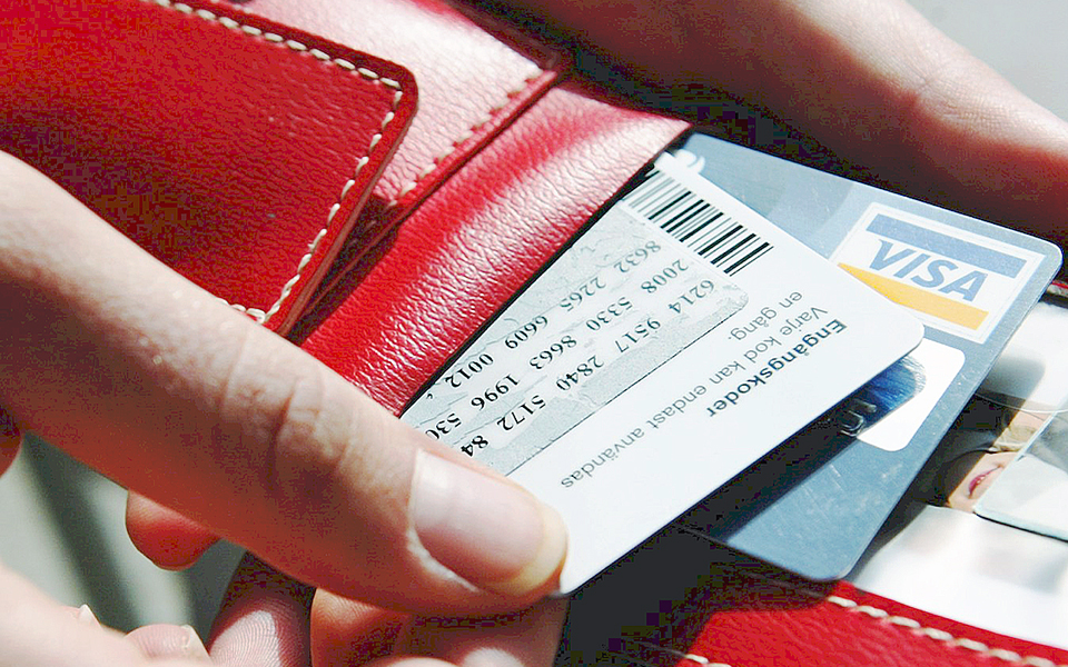 πλαστικό-χρήμα-παντού-από-την-καφετέρ-2096674