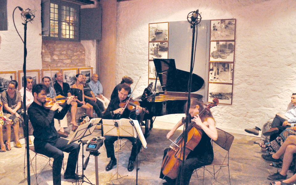 μουσική-με-γνώση-πάθος-και-σεβασμό-2097142