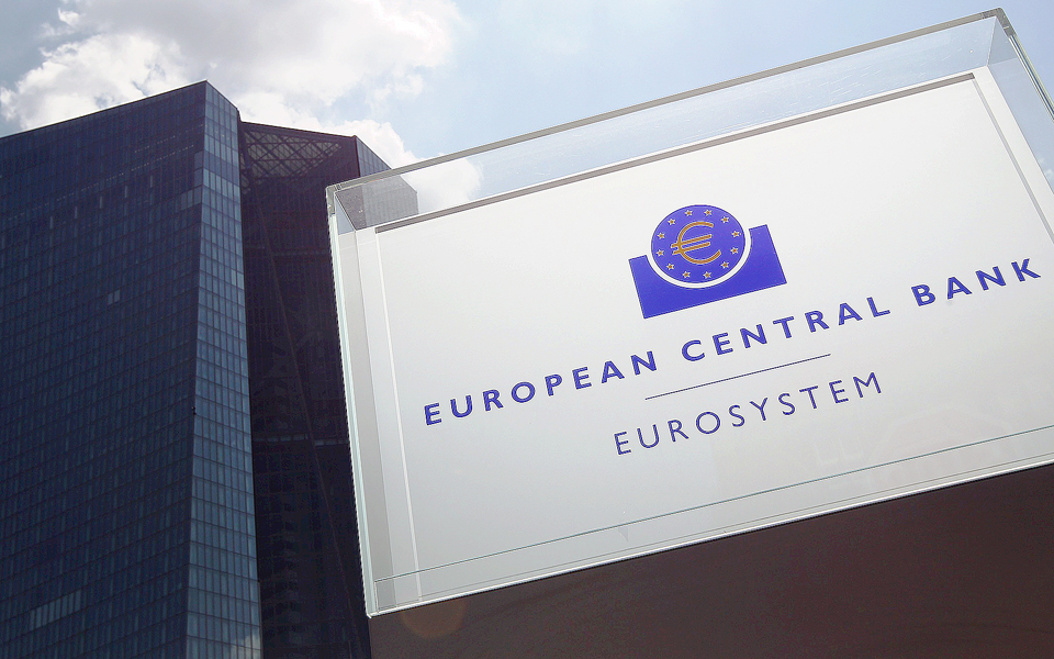 οι-τρεις-μεγάλοι-κίνδυνοι-για-την-ευρω-2097360