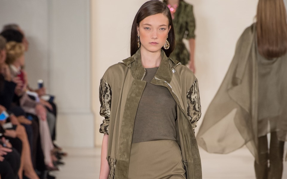 χακί-φούστα-για-άψογες-πρωινές-εμφανί-2098912