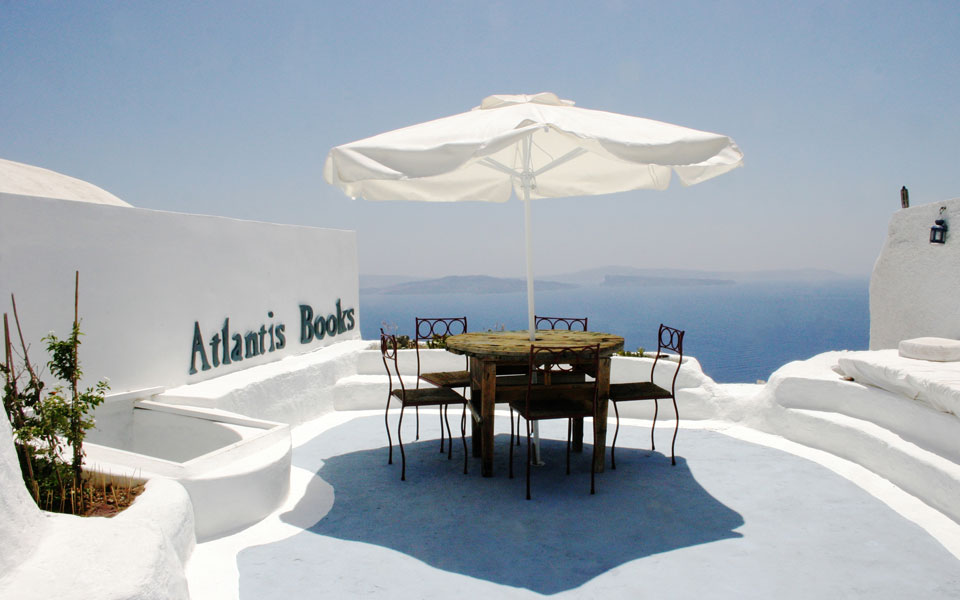 το-atlantis-books-της-οίας-ενώπιον-μιας-μεγάλης-πρ-2097384