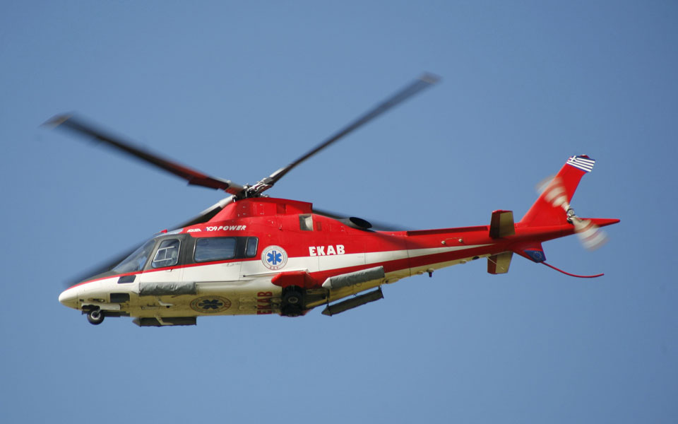 συλλέγοντας-εναερίως-τους-ασθενεί-2096733