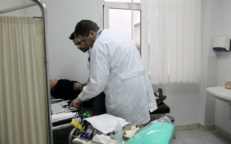 ασφαλισμένοι-πληρώνουν-μετρητοίς-2096102