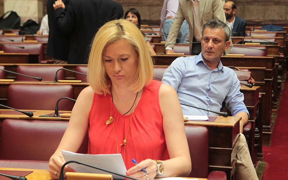 ρ-μακρή-τέτοια-μέτρα-δεν-τόλμησε-να-πά-2097143