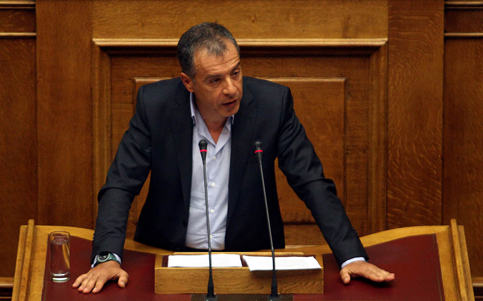 σ-θεοδωράκης-η-χώρα-χρειάζεται-αποφασ-2097974