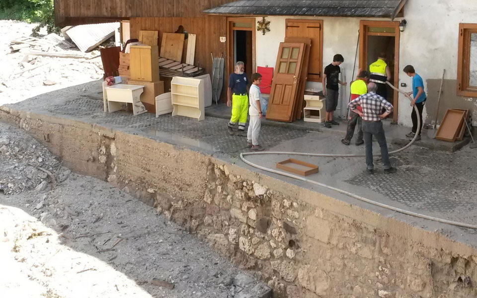 τρεις-νεκροί-από-υπερχείλιση-ενός-ποτ-2096358