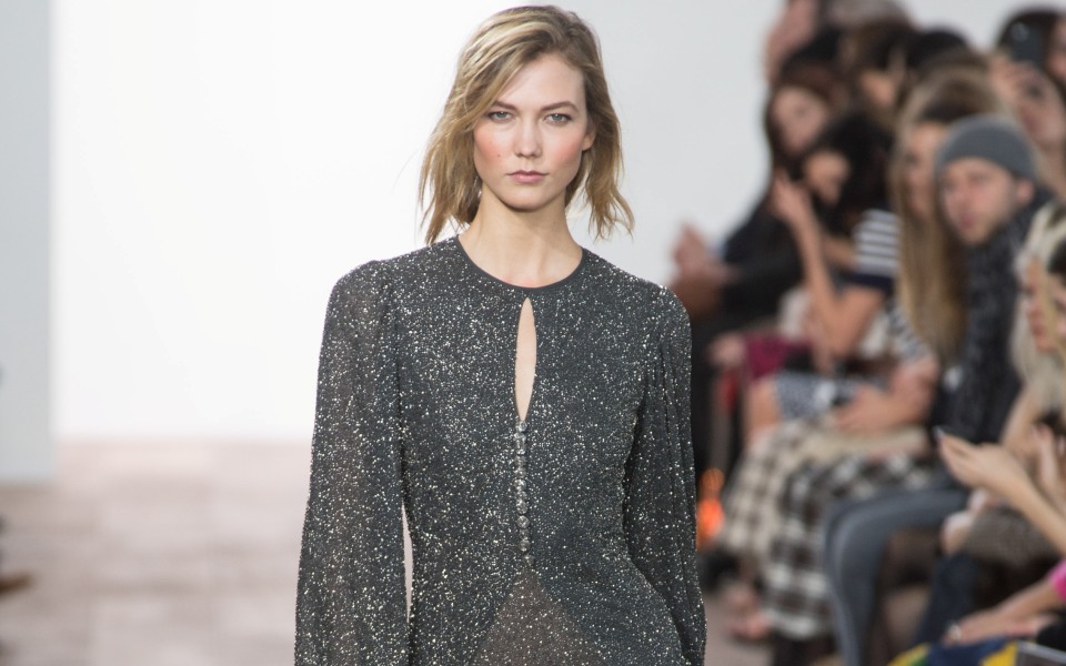 στα-παρασκήνια-της-επίδειξης-μόδας-το-2098694