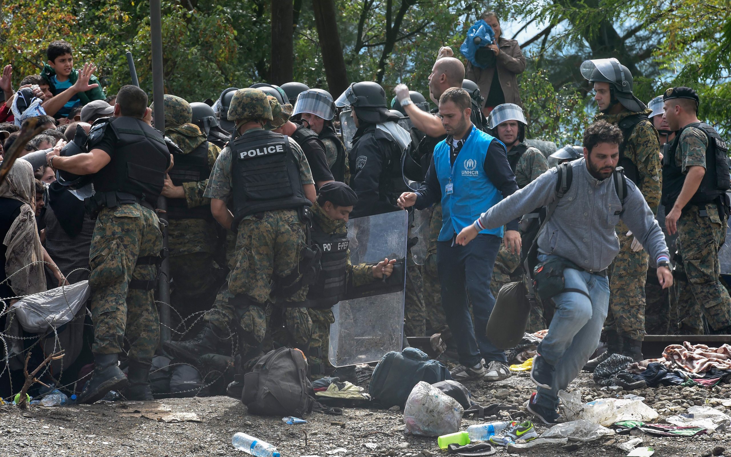 πγδμ-1500-μετανάστες-έσπασαν-τον-κλοιό-2098305