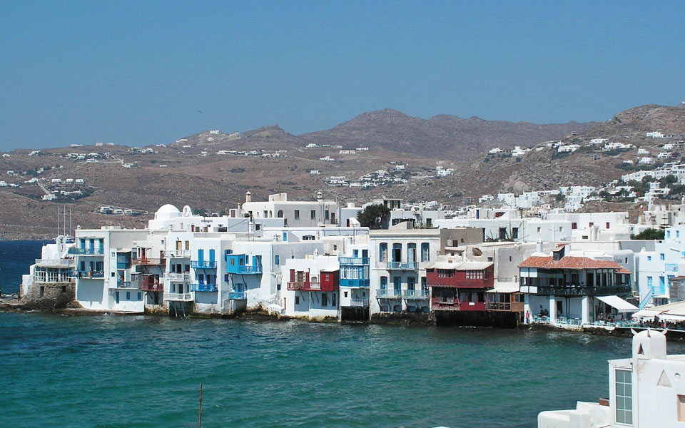 πάνω-από-500-ευρώ-η-διανυκτέρευση-στη-μύκ-2096533