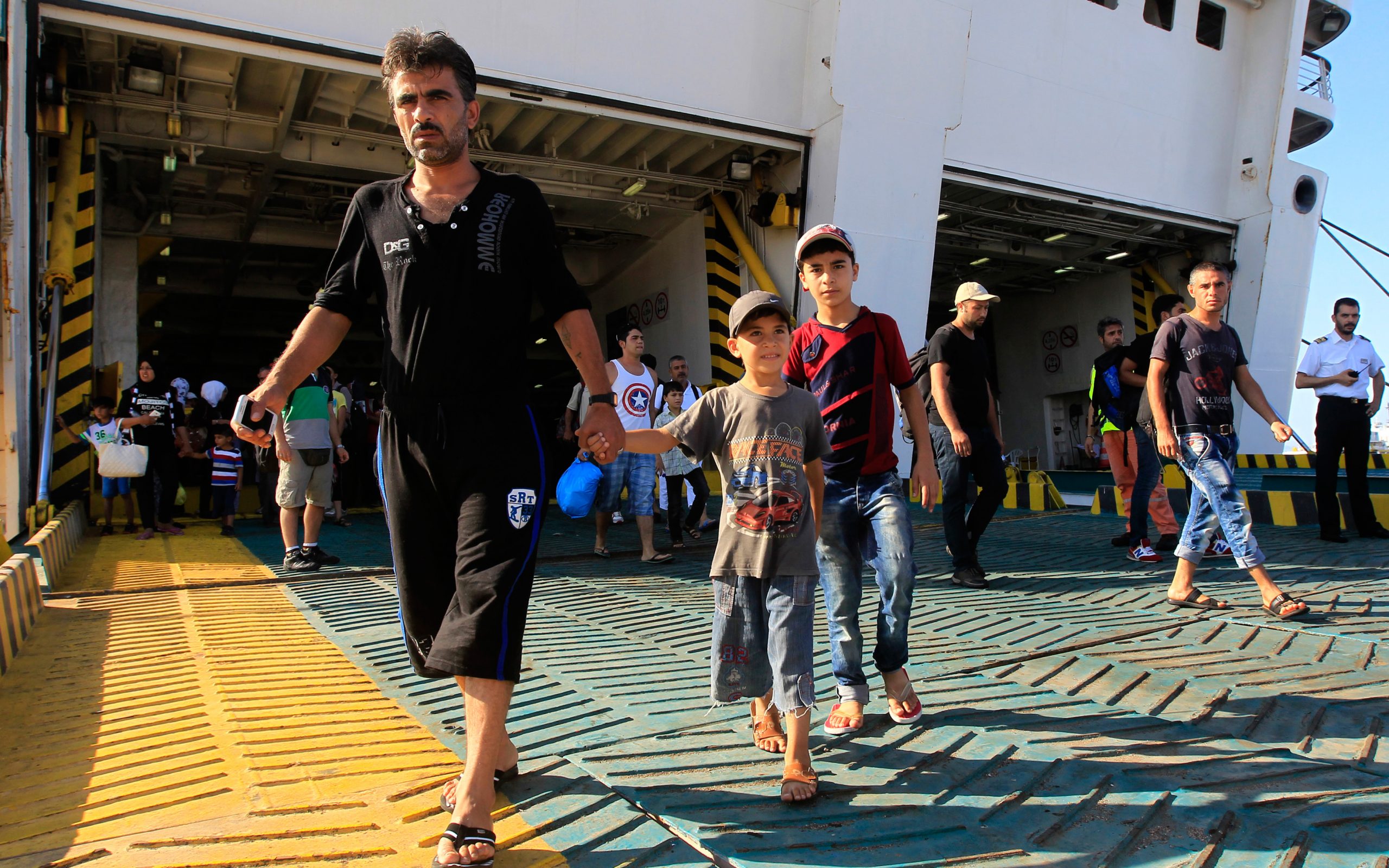 συγκρούσεις-με-μαχαίρια-μεταξύ-μεταν-2098381