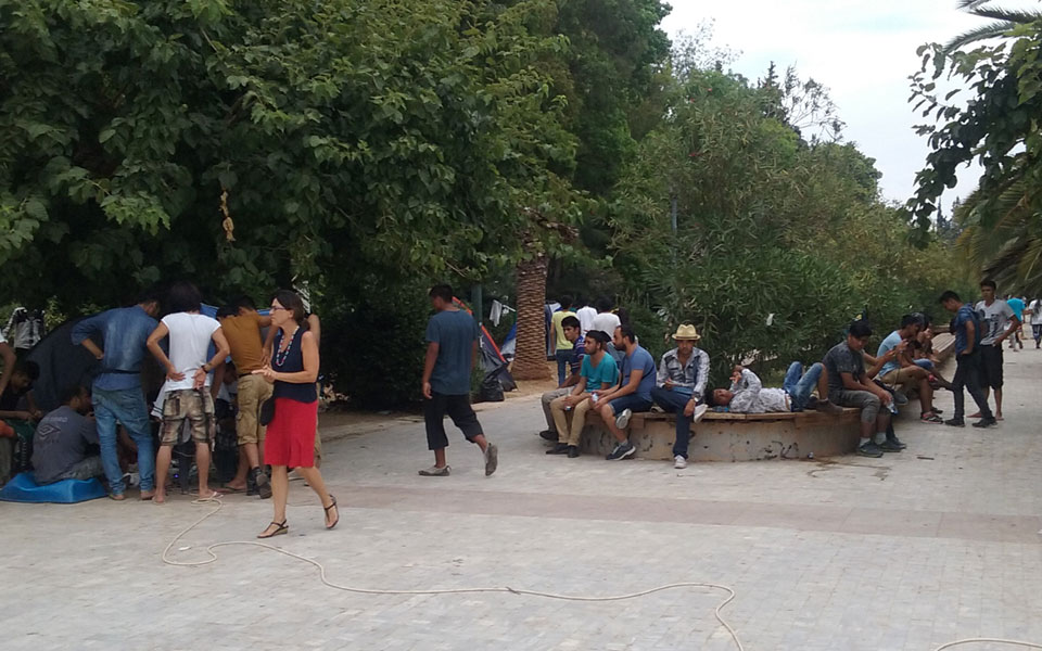 χιλιάδες-πρόσφυγες-εγκλωβισμένοι-στ-2097373