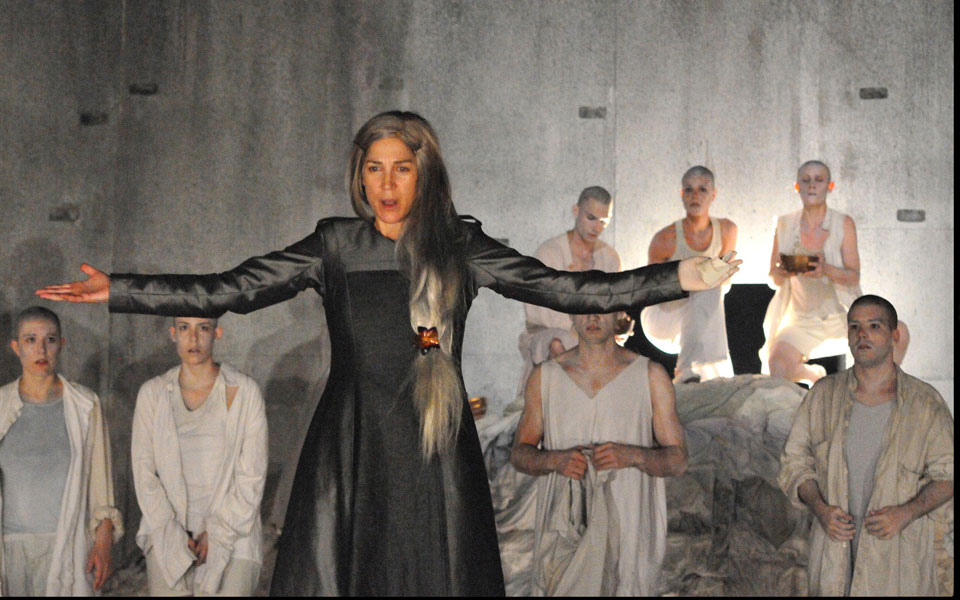 τα-στερνά-τιμούν-τα-πρώτα-2096564