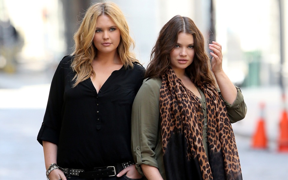 straight-curve-τα-plus-size-μοντέλα-που-επαναπροσδιορίζο-2097985